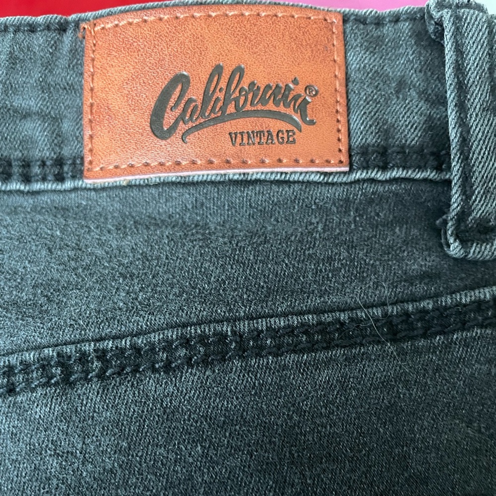 Gorgeous California skinny Jeans size 9. Clean,  ready to wear!Color is Black.